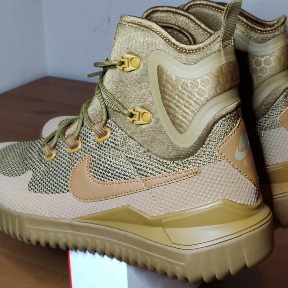 NIKE AIR WILD MID BOOTS 916819 200 - Picture 8 of 8